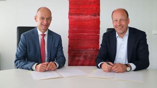 Unterzeichung einer Kooperationsvereinbarung mit Bezirkstagspräsident Martin Sailer Unterzeichung einer Kooperationsvereinbarung mit Bezirkstagspräsident Martin Sailer