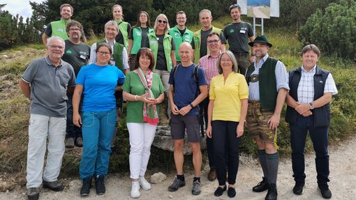 20 Jahre Gebietsbetreuung in Bayern als kooperatives Naturschutzprojekt zwischen Behörden, Verbänden und Naturnutzern 20 Jahre Gebietsbetreuung in Bayern als kooperatives Naturschutzprojekt zwischen Behörden, Verbänden und Naturnutzern
