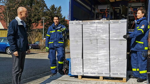 Anlieferung von Corona-Schnelltests durch den THW Ortsverband Lindau Anlieferung von Corona-Schnelltests durch den THW Ortsverband Lindau