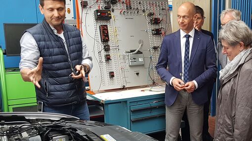 Der Ausbildungsbereich Kfz-Technik an unserer Berufsschule Der Ausbildungsbereich Kfz-Technik an unserer Berufsschule.
