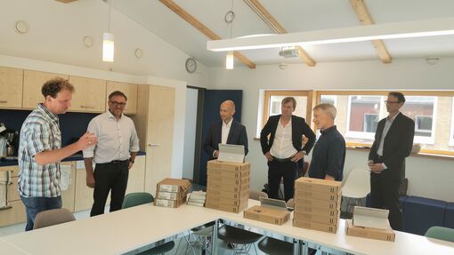 Übergabe von IT-Ausstattung am Valentin-Heider-Gymnasium Übergabe von IT-Ausstattung am Valentin-Heider-Gymnasium