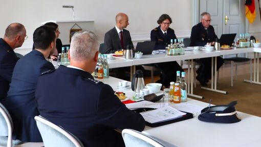 Sicherheitsgespräch mit Vertretern der Polizei Sicherheitsgespräch mit Vertretern der Polizei