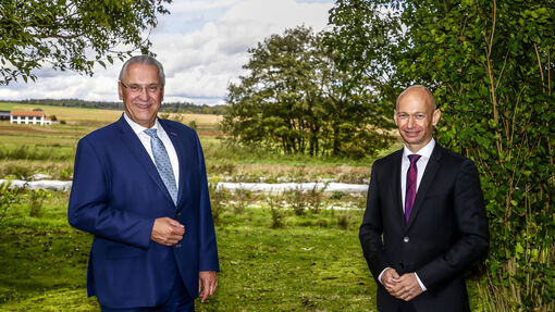 Mit Staatsminister Joachim Herrmann beim Bayerischen Kommunalen Prüfungsverband Mit Staatsminister Joachim Herrmann beim Bayerischen Kommunalen Prüfungsverband