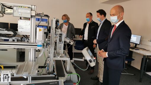 Vorstellung der Lernfabrik 4.0 in der Berufsschule Lindau Vorstellung der Lernfabrik 4.0 in der Berufsschule Lindau