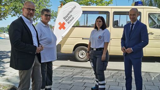 Dank an das BRK für die großartige Unterstützung bei der Aufnahme von Flüchtlingen Dank an das BRK für die großartige Unterstützung bei der Aufnahme von Flüchtlingen